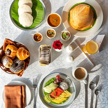 Hyatt Place Gurgaon Udyog Vihar Экстерьер фото A typical vegetarian meal served on board