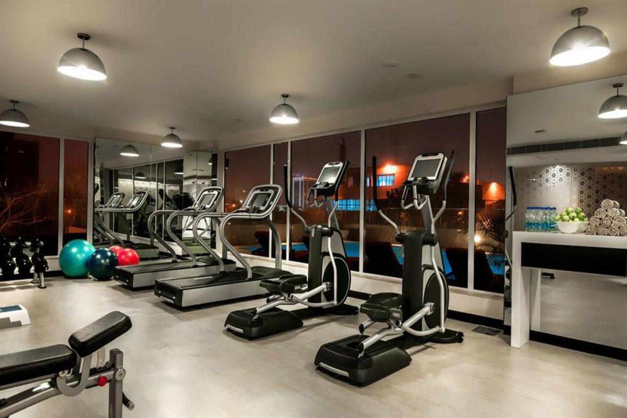 Hyatt Place Gurgaon Udyog Vihar Экстерьер фото The gym at the hotel