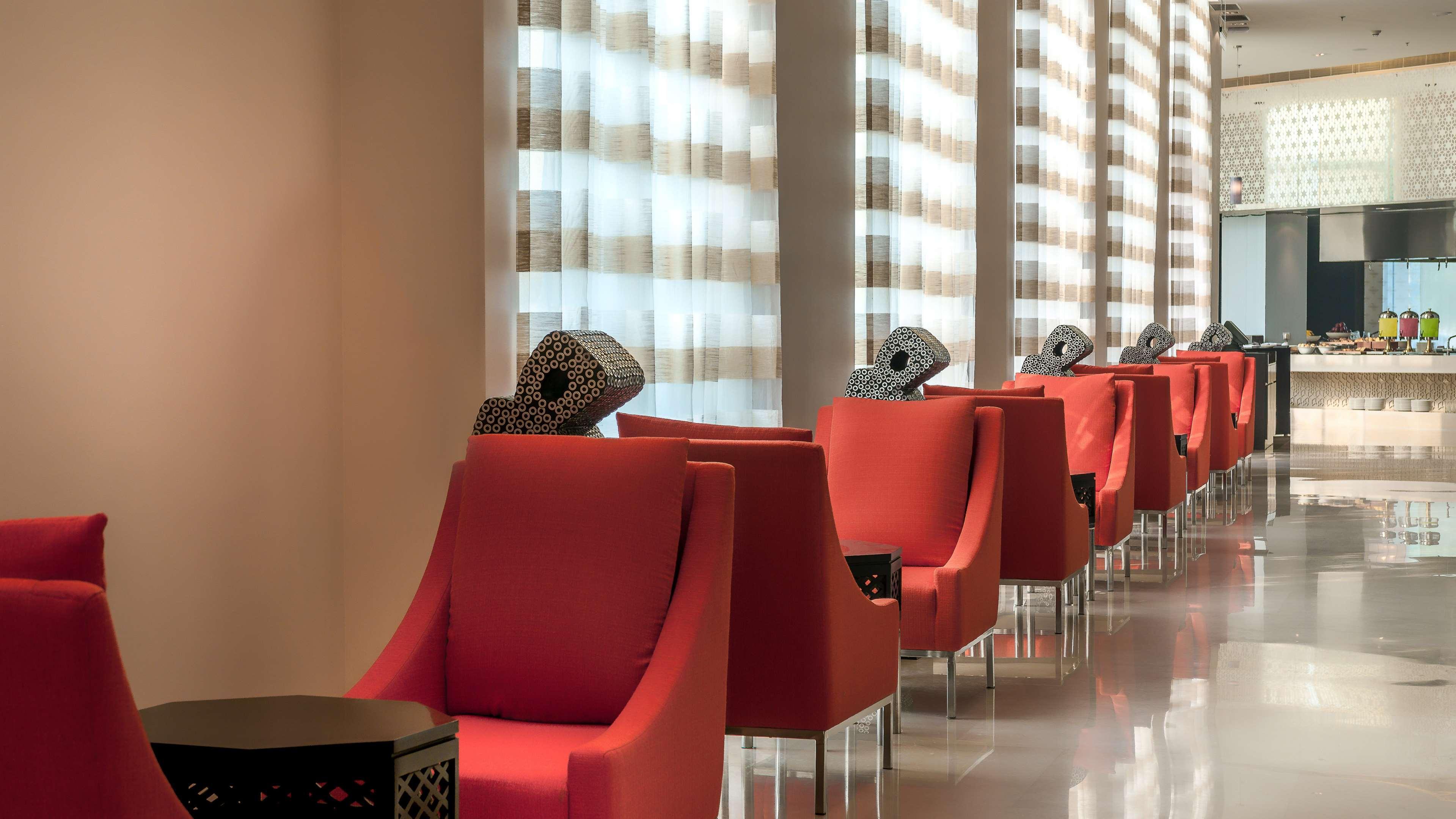 Hyatt Place Gurgaon Udyog Vihar Экстерьер фото The lounge at the airport