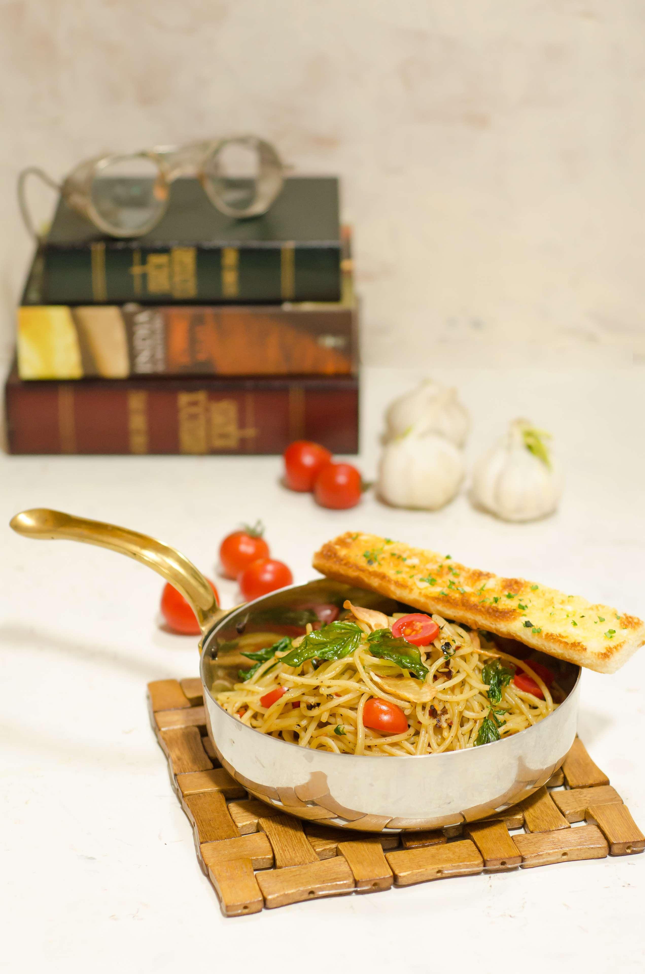 Hyatt Place Gurgaon Udyog Vihar Экстерьер фото Garlic bread with pasta