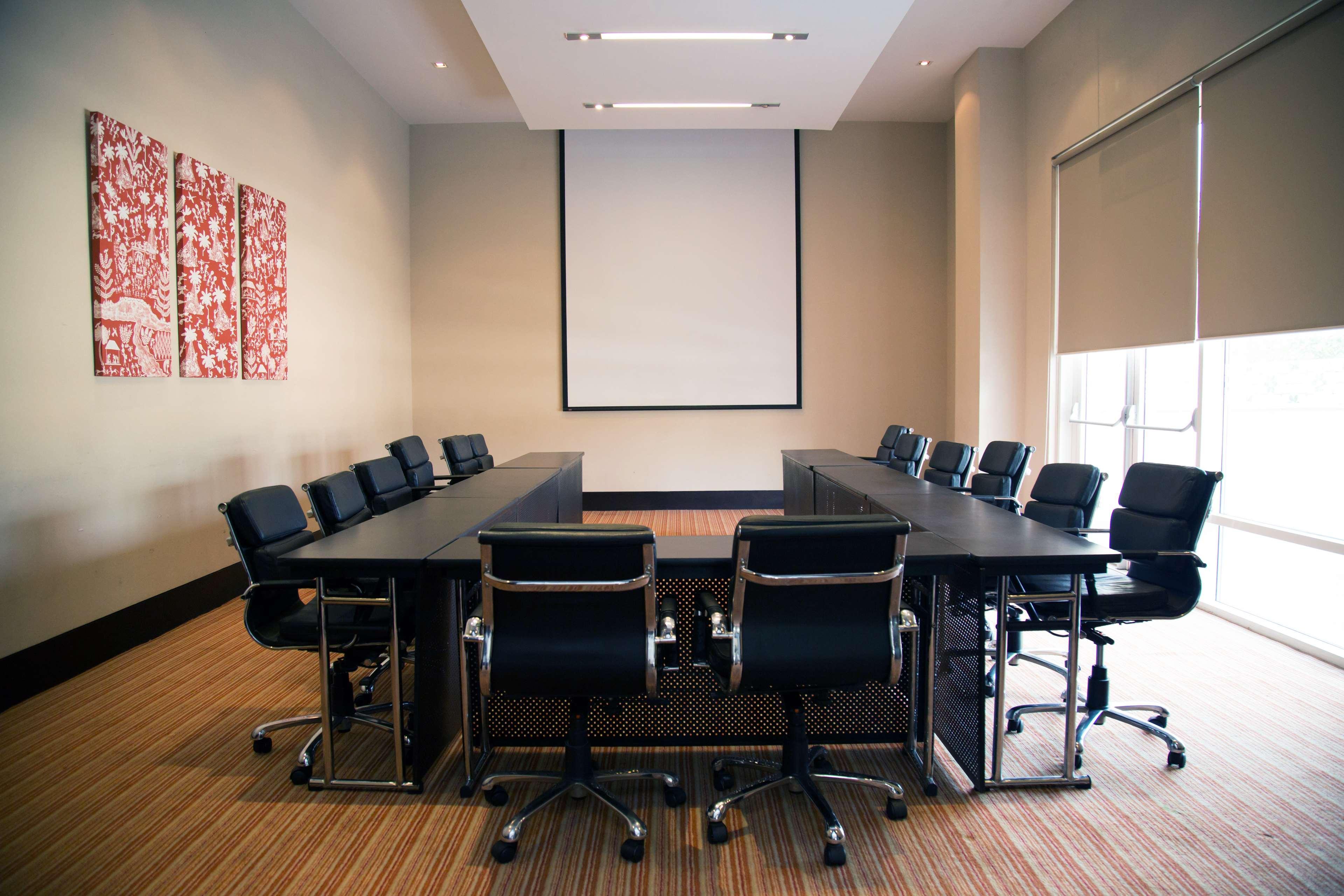 Hyatt Place Gurgaon Udyog Vihar Экстерьер фото A meeting room
