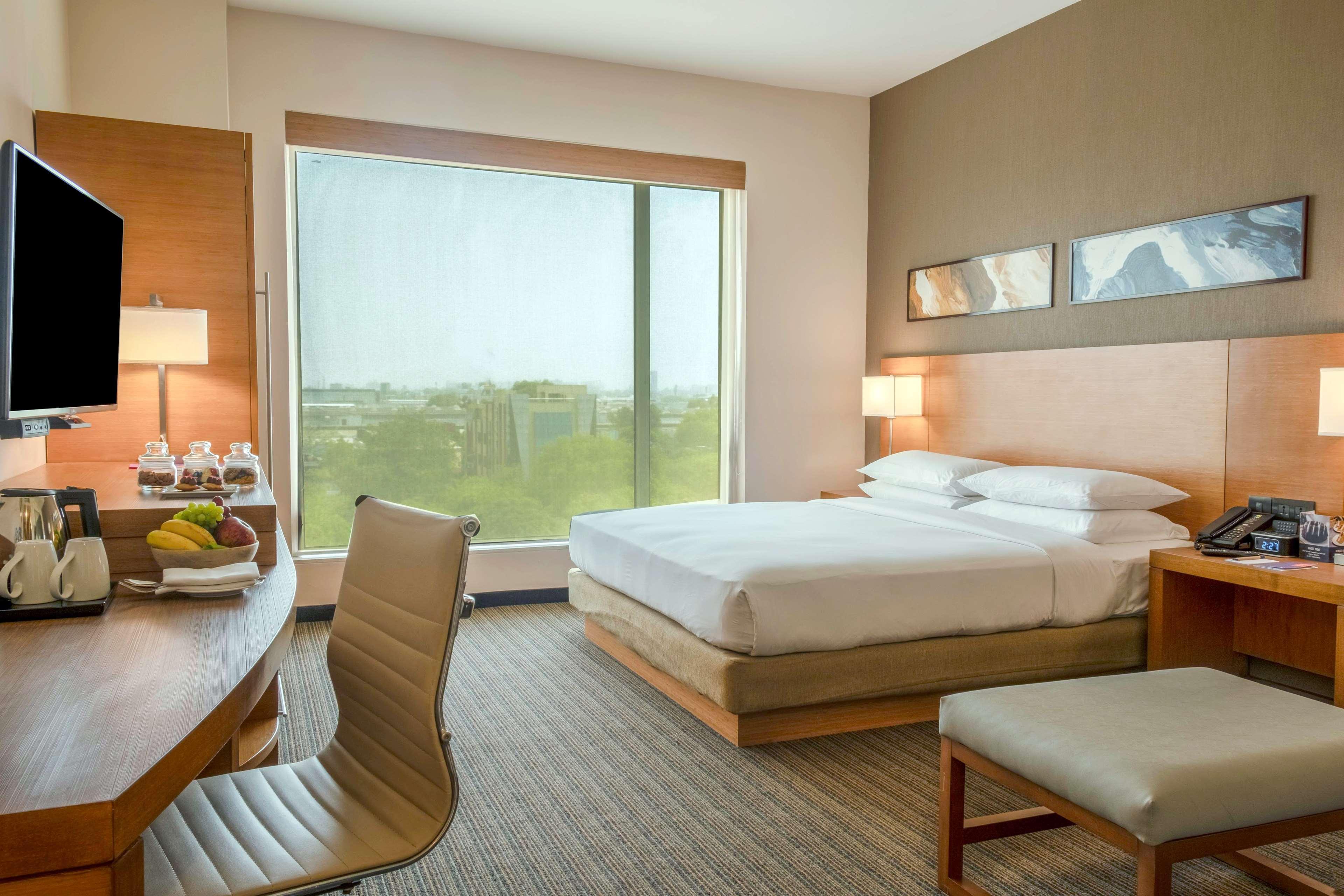 Hyatt Place Gurgaon Udyog Vihar Экстерьер фото A guest room at the Hilton San Diego Bayfront