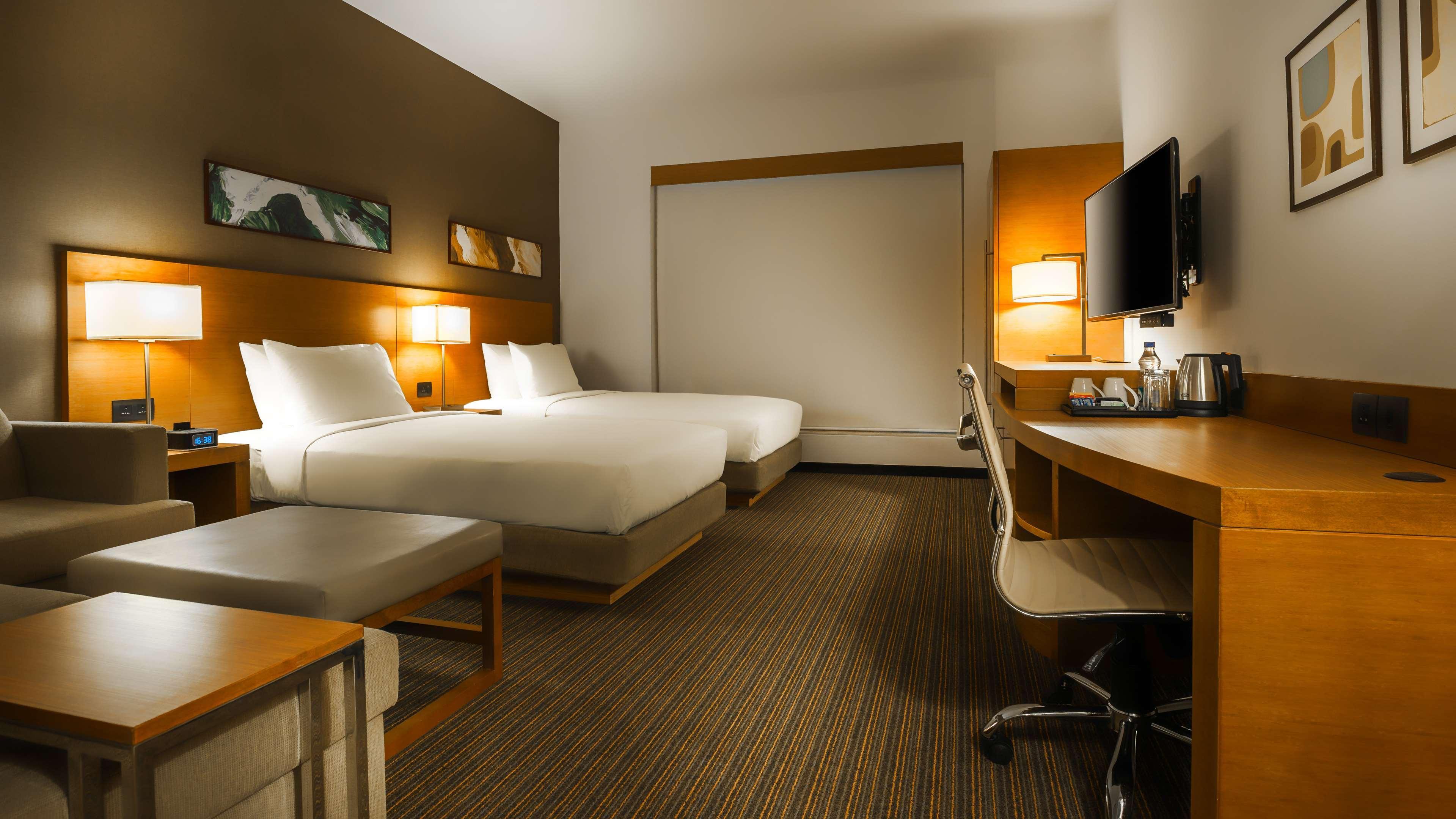 Hyatt Place Gurgaon Udyog Vihar Экстерьер фото A typical room at the Holiday Inn Express