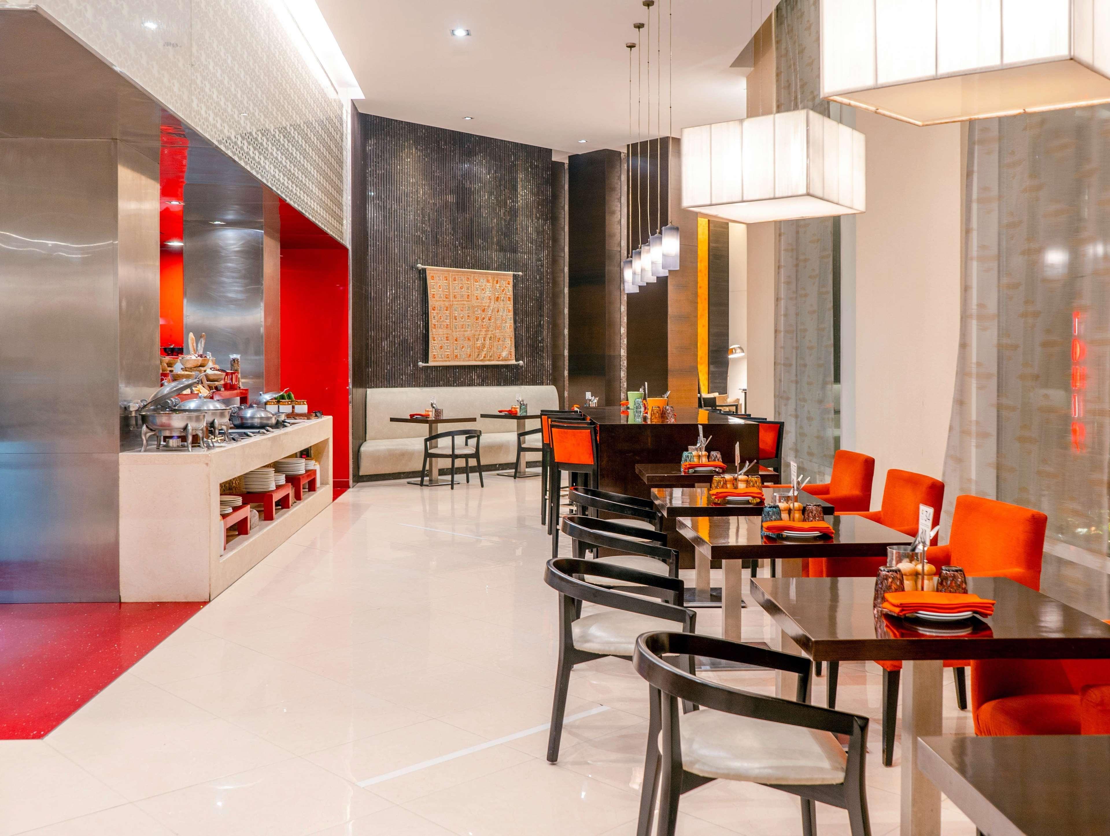 Hyatt Place Gurgaon Udyog Vihar Экстерьер фото The restaurant at the hotel
