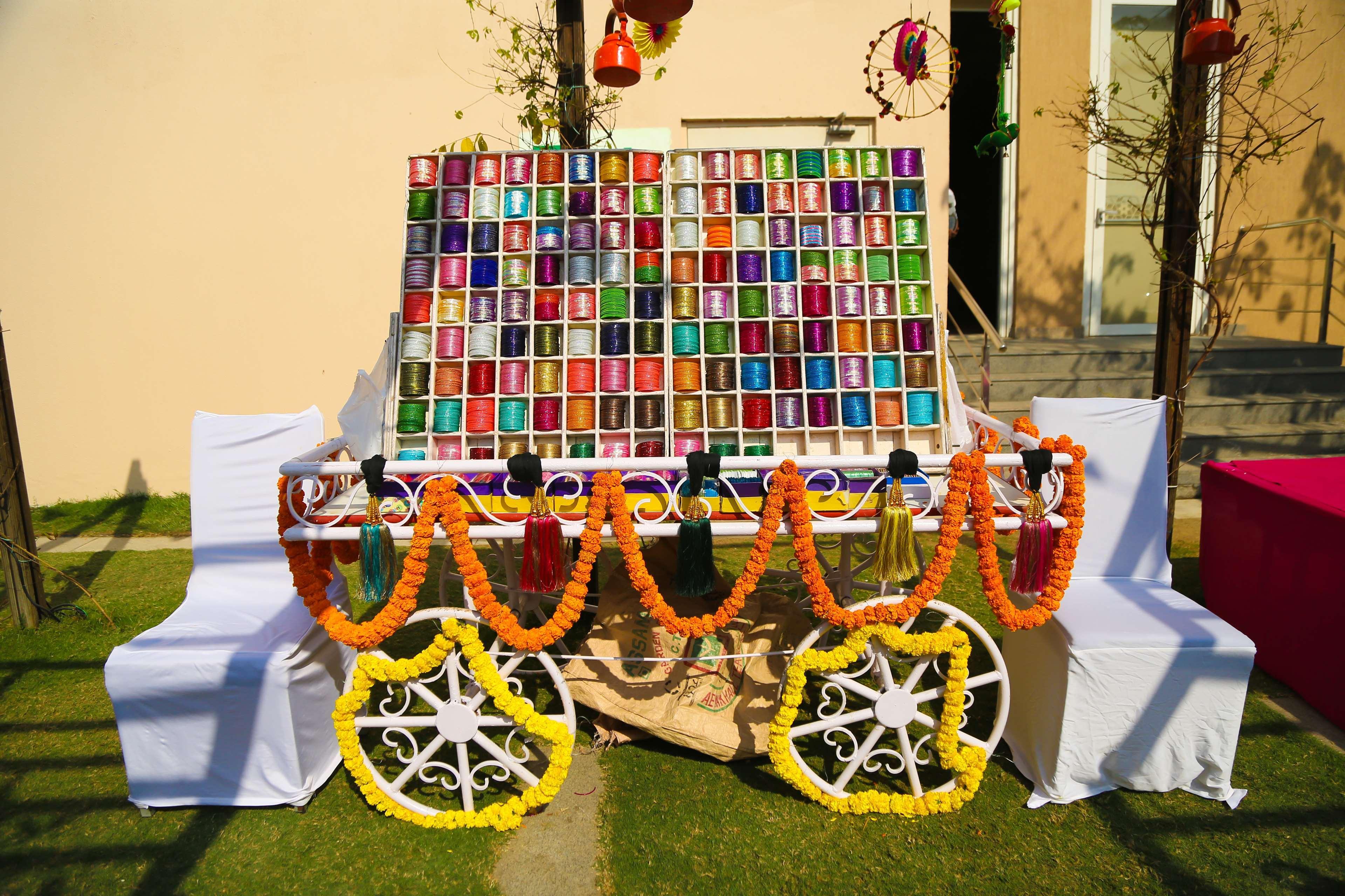 Hyatt Place Gurgaon Udyog Vihar Экстерьер фото A traditional Indian wedding cart