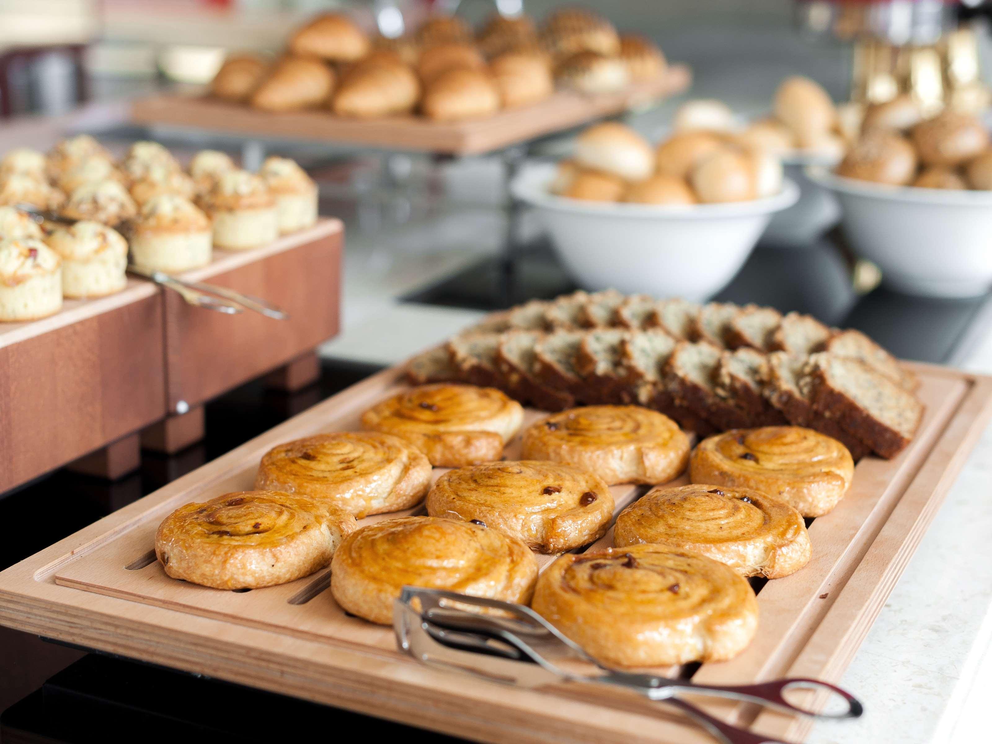 Hyatt Place Gurgaon Udyog Vihar Экстерьер фото A selection of pastries