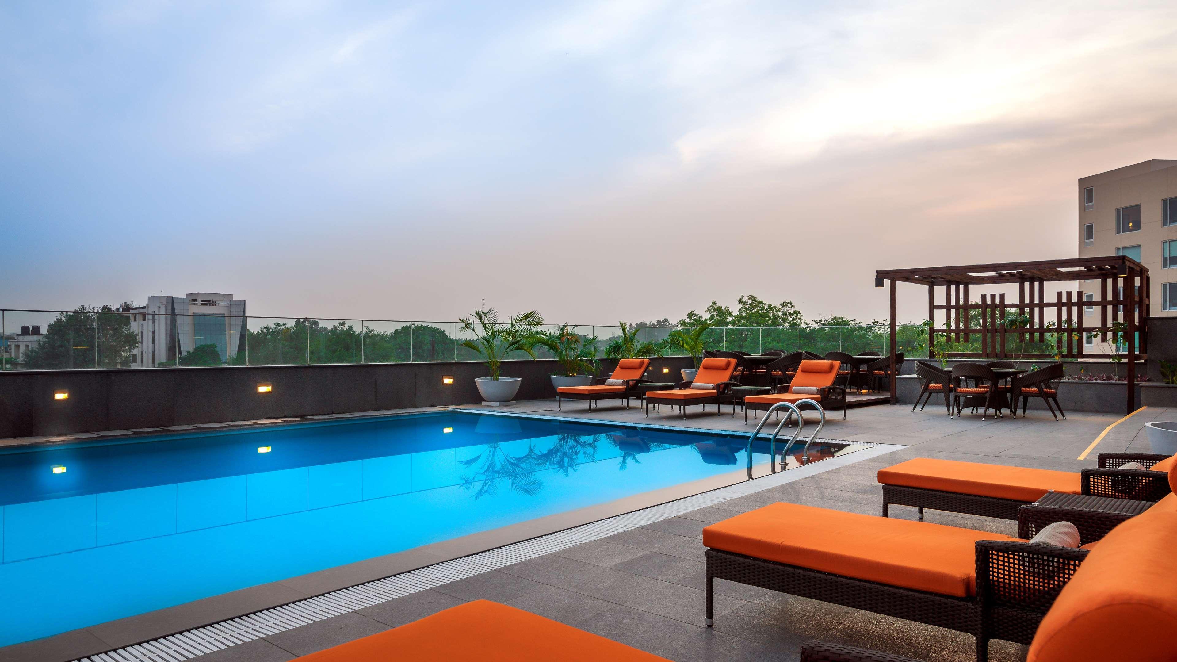 Hyatt Place Gurgaon Udyog Vihar Экстерьер фото The Park, New Delhi