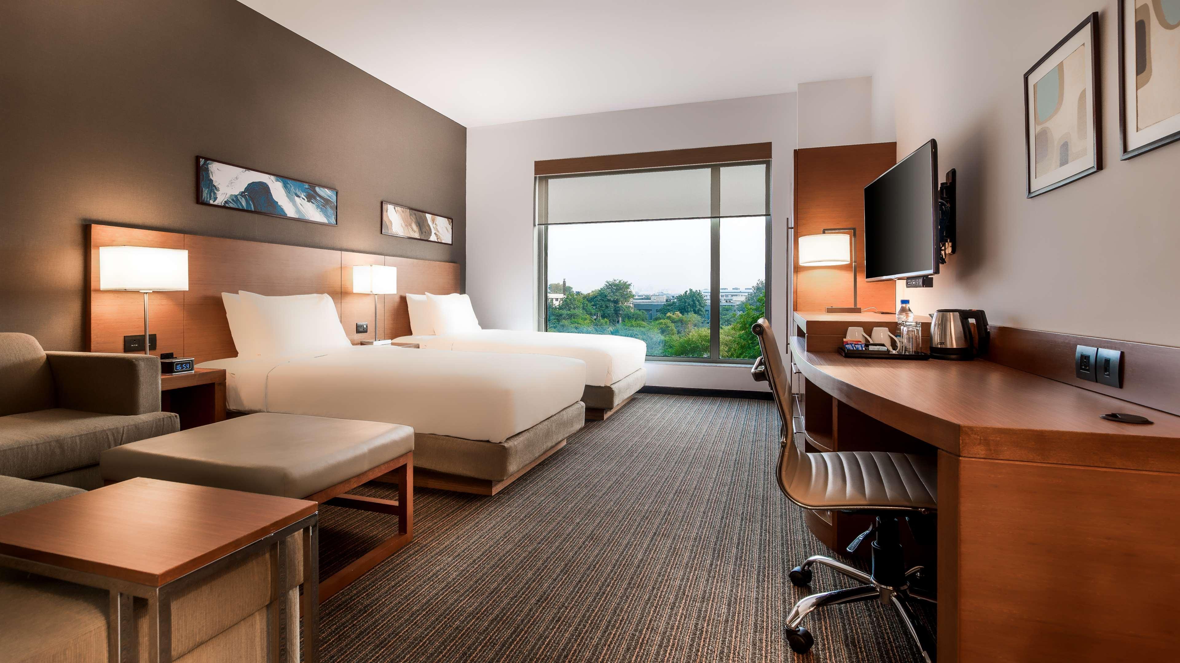 Hyatt Place Gurgaon Udyog Vihar Экстерьер фото A typical guest room at an Embassy Suites