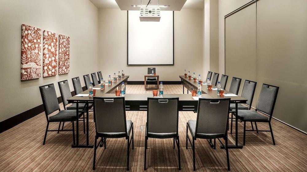 Hyatt Place Gurgaon Udyog Vihar Экстерьер фото A meeting room at a hotel