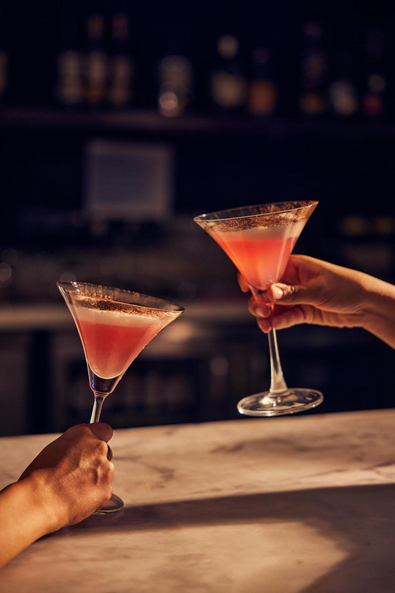 Hyatt Place Gurgaon Udyog Vihar Экстерьер фото A hand holding a martini glass