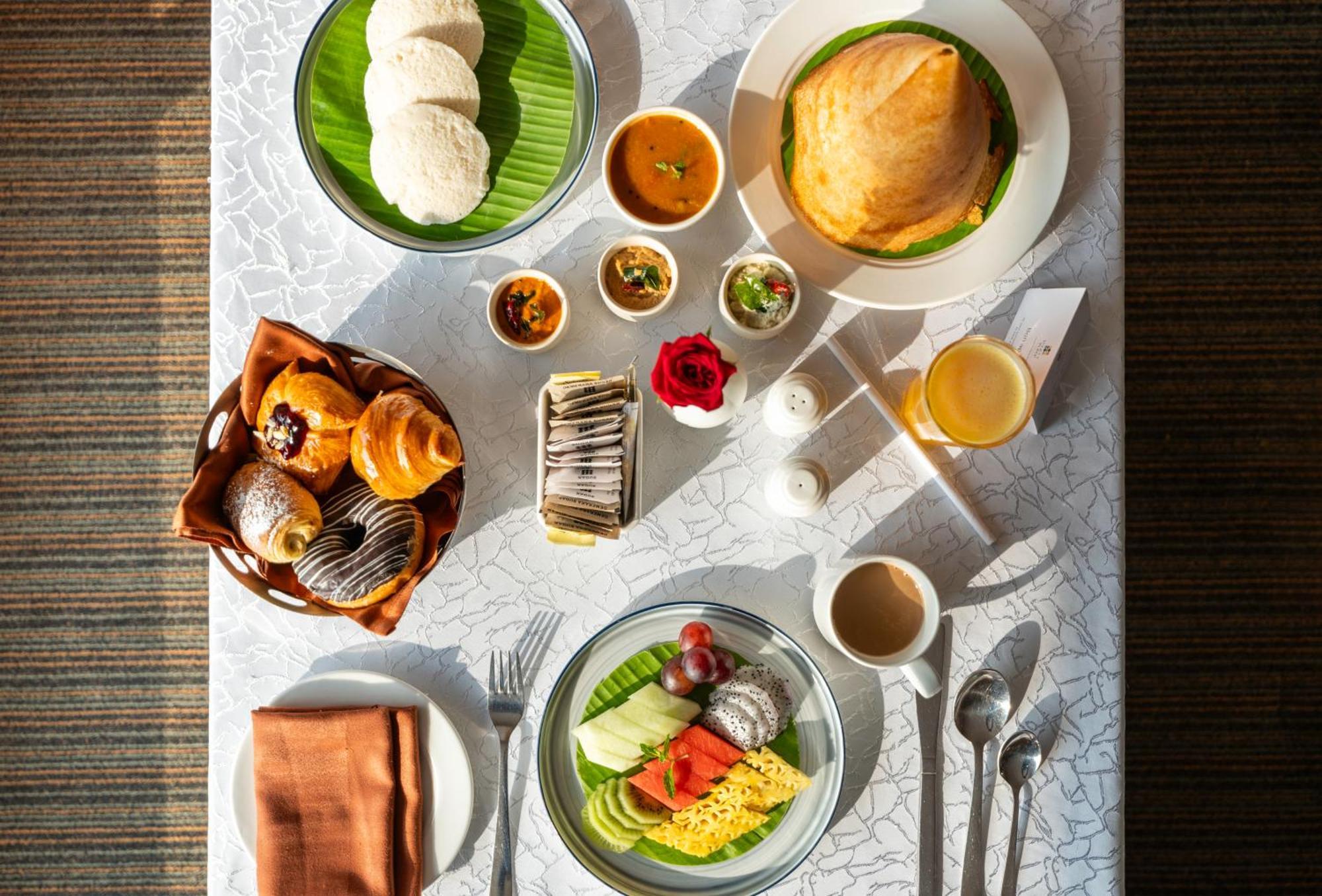 Hyatt Place Gurgaon Udyog Vihar Экстерьер фото A typical vegetarian meal served on board
