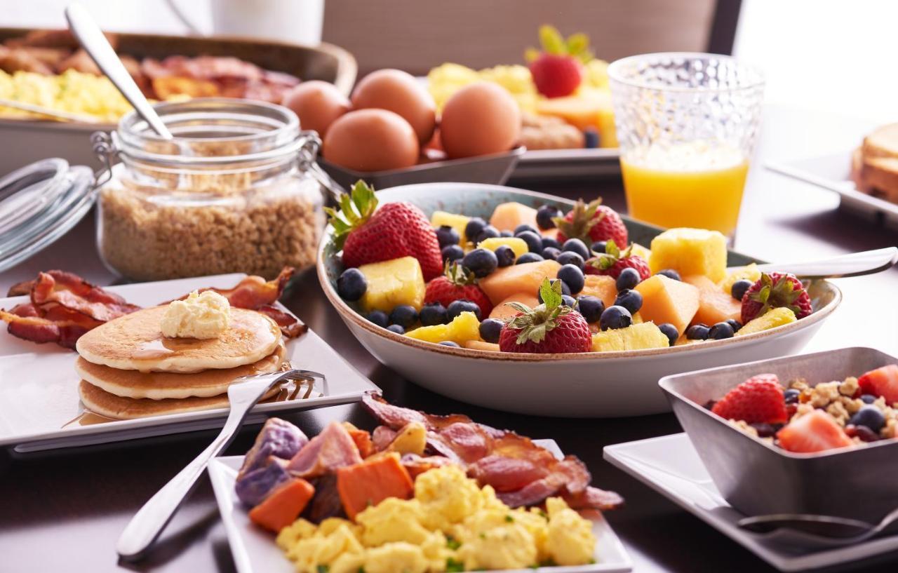 Hyatt Place Gurgaon Udyog Vihar Экстерьер фото A breakfast buffet