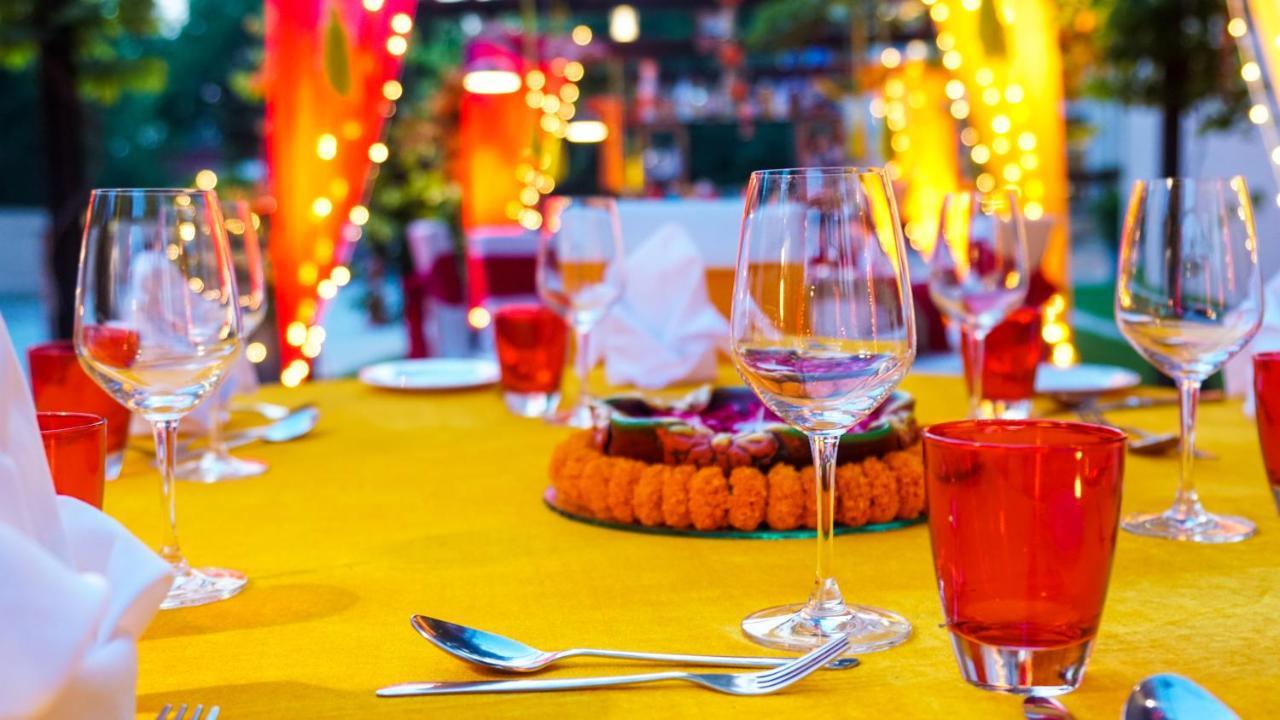 Hyatt Place Gurgaon Udyog Vihar Экстерьер фото A table set for a meal